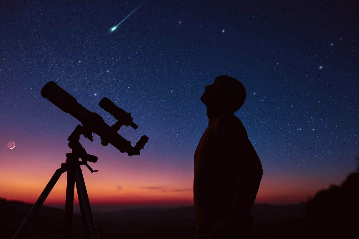 El cometa puede verse fácilmente por las noches.