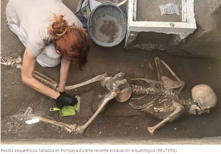 La pareja intentó refugiarse en una pequeña habitación tras la erupción del volcán.