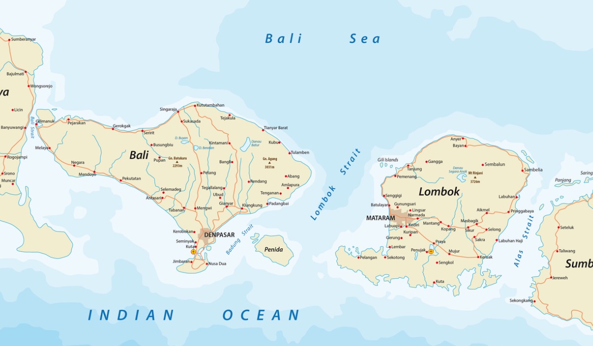 La línea de Wallace pasa entre las islas de Bali y Lombok, en Indonesia.