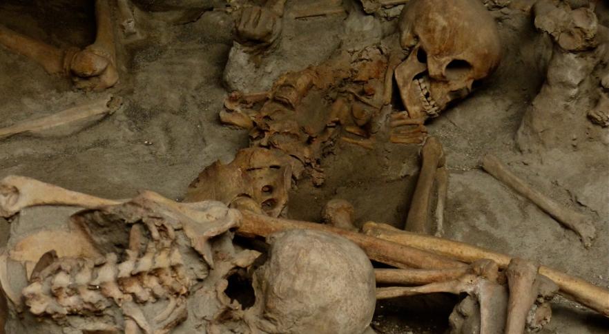 Resuelven el misterio de la pareja que murió abrazada hace 5 mil años