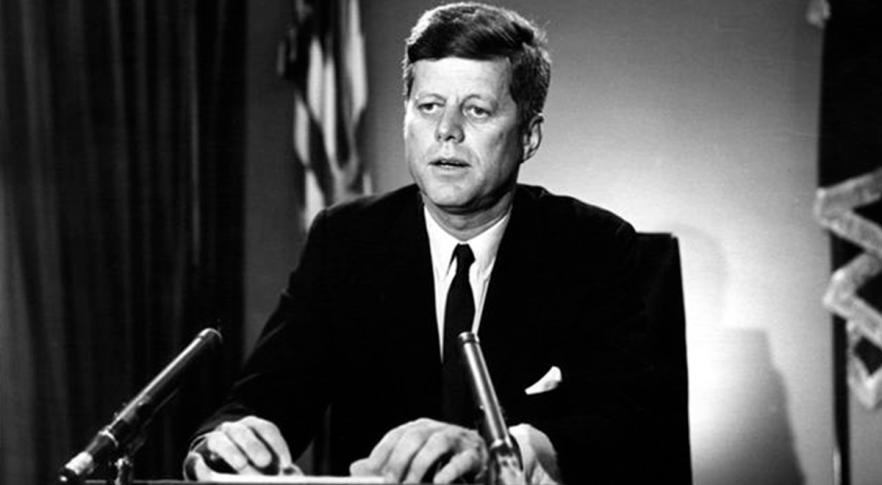 El presidente Trump ordena desclasificar documentos del asesinato de John F. Kennedy