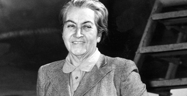 Nace Gabriela Mistral-0