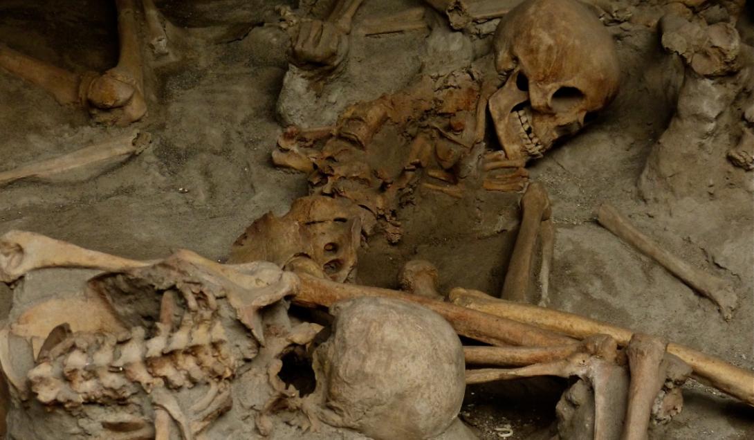 Resuelven el misterio de la pareja que murió abrazada hace 5 mil años-0