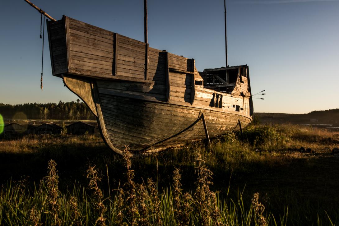 Creyó que era un error natural de su campo, pero era un barco vikingo milenario (FOTOS)-0