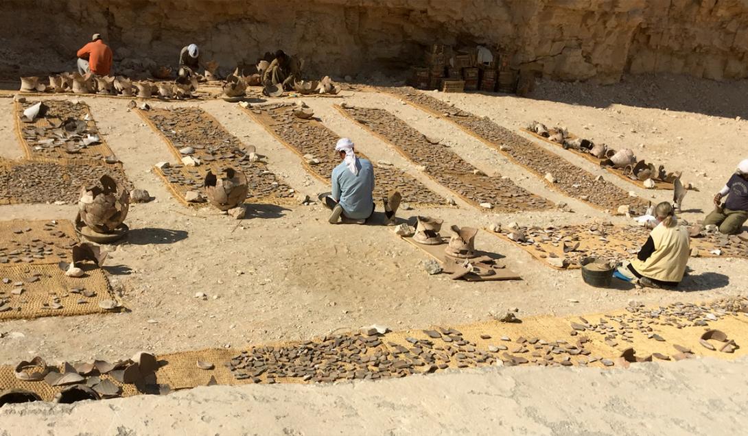 Encuentran una “ciudad de los muertos” de 4500 años en Egipto-0