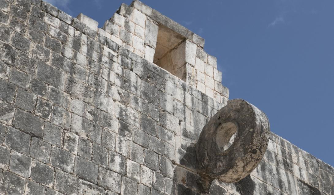 Encuentran una misteriosa estructura maya debajo de una cancha de pelota-0