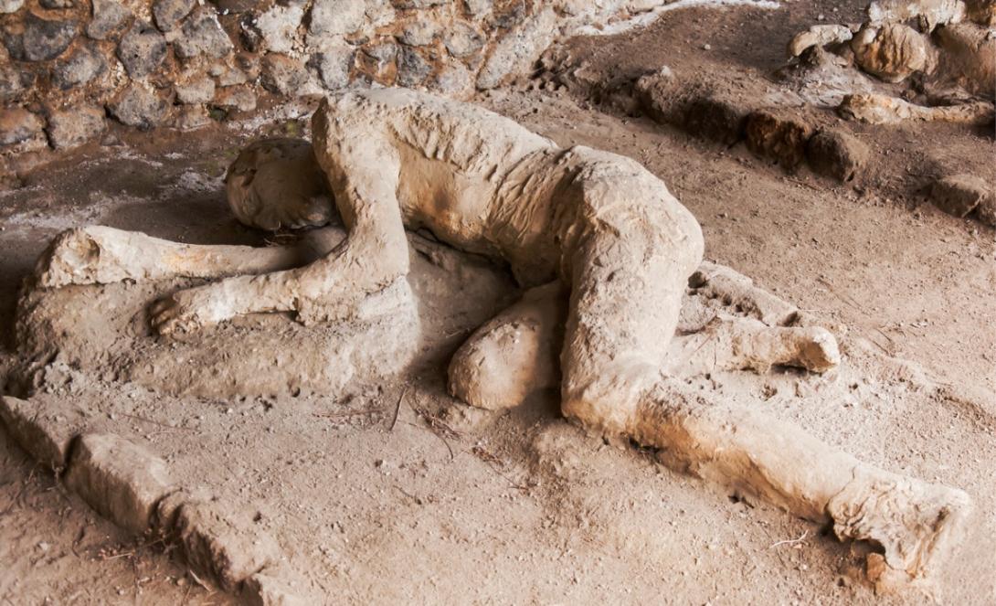 Impactante: encuentran en Pompeya los cuerpos de dos víctimas de la tragedia junto a un tesoro-0