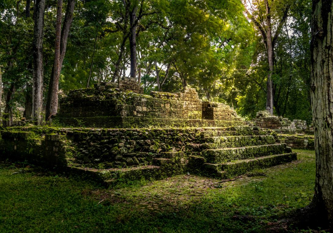 Descubren una gigantesca ciudad maya bajo la selva, repleta de pirámides y estructuras-0