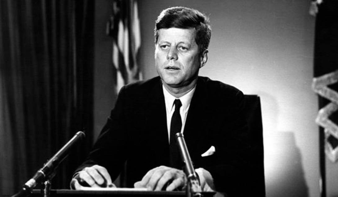 El presidente Trump ordena desclasificar documentos del asesinato de John F. Kennedy-0